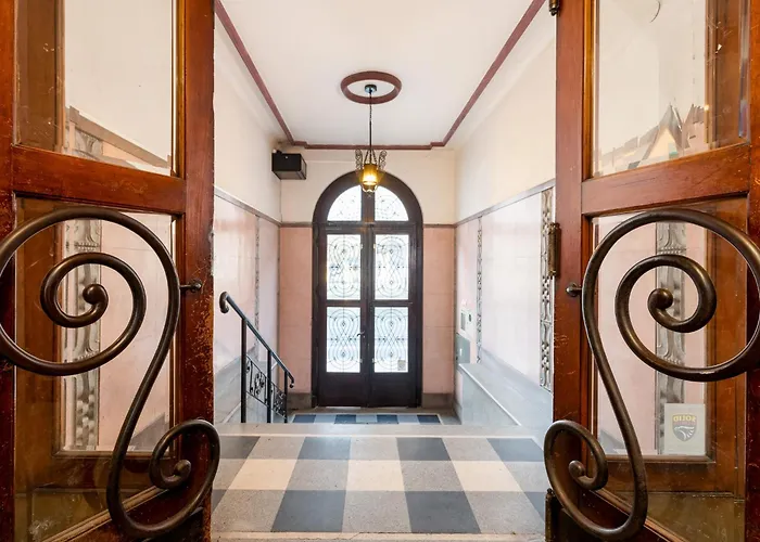 Old Town 2-Bedroom Apartment